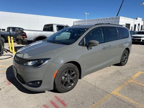 2020 Chrysler Pacifica Touring-L Plus
