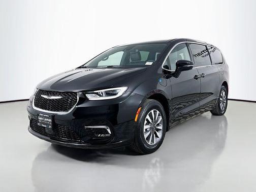 2025 Chrysler Pacifica Hybrid Select