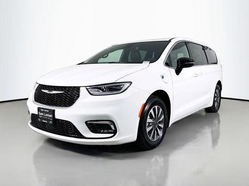 2025 Chrysler Pacifica Hybrid Select