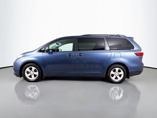 2017 Toyota Sienna LE