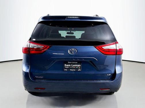 2017 Toyota Sienna LE