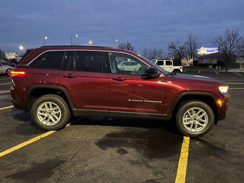 2025 Jeep Grand Cherokee Laredo