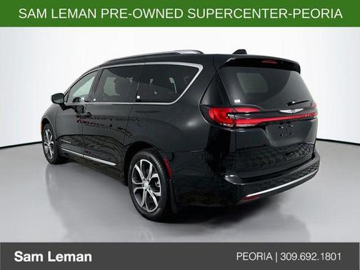 Diamond Black Crystal Pearlcoat 2026 Chrysler Pacifica L