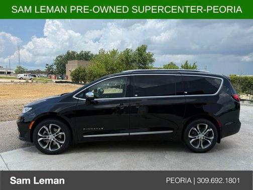 Diamond Black Crystal Pearlcoat 2026 Chrysler Pacifica L