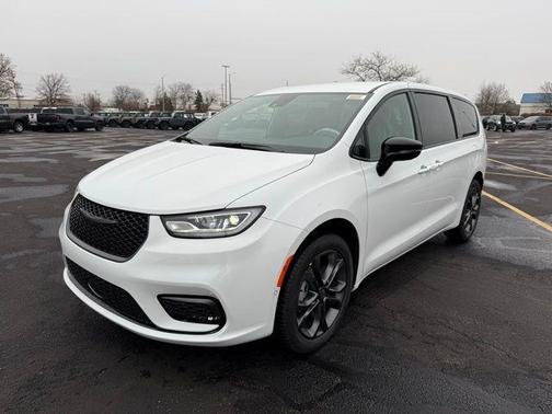 2026 Chrysler Pacifica L