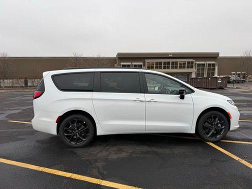 2026 Chrysler Pacifica L