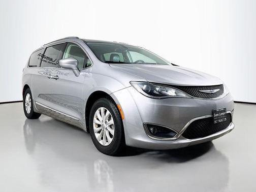 2018 Chrysler Pacifica Touring-L