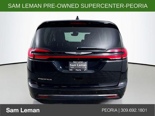 Brilliant Black Crystal Pearlcoat 2024 Chrysler Pacifica Touring L