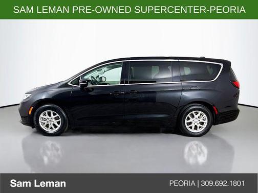 Brilliant Black Crystal Pearlcoat 2024 Chrysler Pacifica Touring L