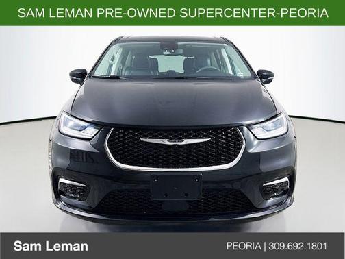 Brilliant Black Crystal Pearlcoat 2024 Chrysler Pacifica Touring L