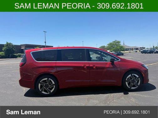 Red Hot Pearlcoat 2027 Chrysler Pacifica Limited