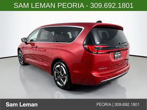 Red Hot Pearlcoat 2027 Chrysler Pacifica Limited