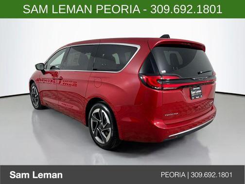 Red Hot Pearlcoat 2027 Chrysler Pacifica Limited