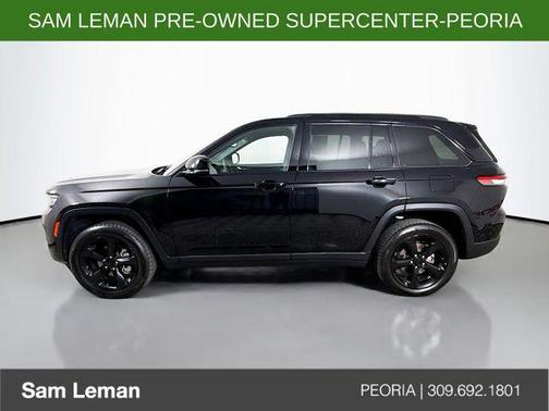 Diamond Black Crystal Pearlcoat 2023 Jeep Grand Cherokee Altitude