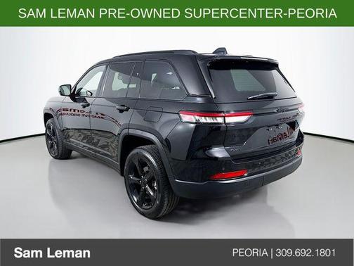 Diamond Black Crystal Pearlcoat 2023 Jeep Grand Cherokee Altitude