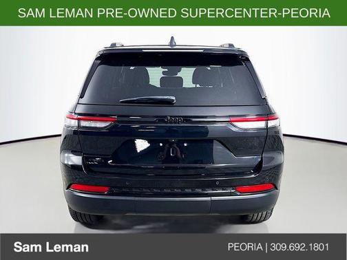 Diamond Black Crystal Pearlcoat 2023 Jeep Grand Cherokee Altitude