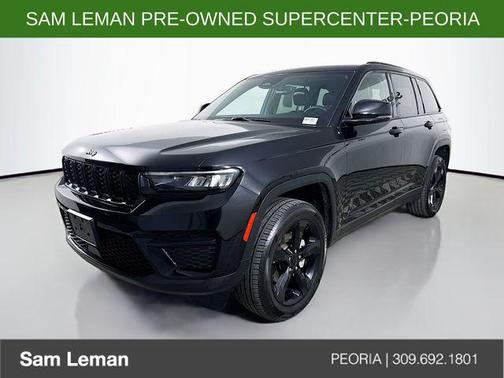Diamond Black Crystal Pearlcoat 2023 Jeep Grand Cherokee Altitude