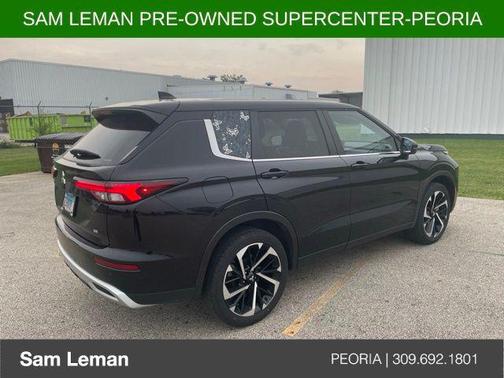 Labrador Black Pearl 2024 Mitsubishi Outlander SE S-AWC