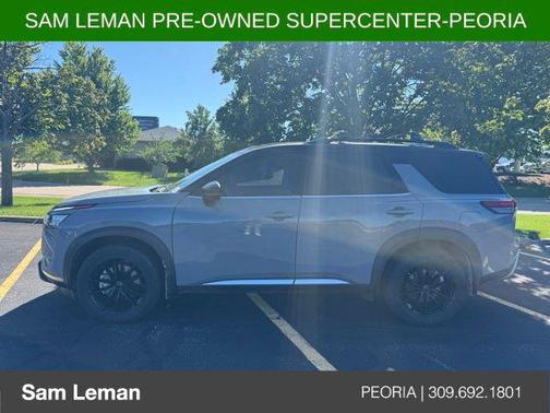 Solid Gray/Super Black 2024 Nissan Pathfinder Platinum 4WD