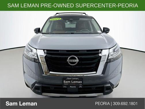 Solid Gray/Super Black 2024 Nissan Pathfinder Platinum 4WD