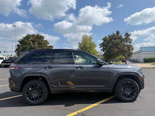 2025 Jeep Grand Cherokee Summit