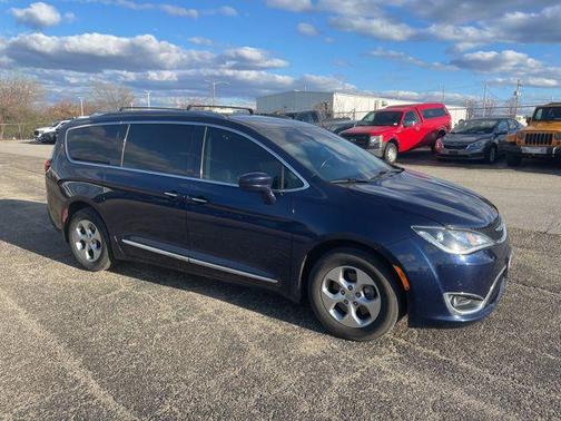 2017 Chrysler Pacifica Touring-L Plus