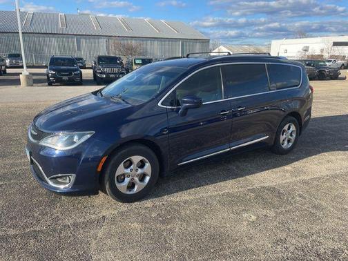2017 Chrysler Pacifica Touring-L Plus