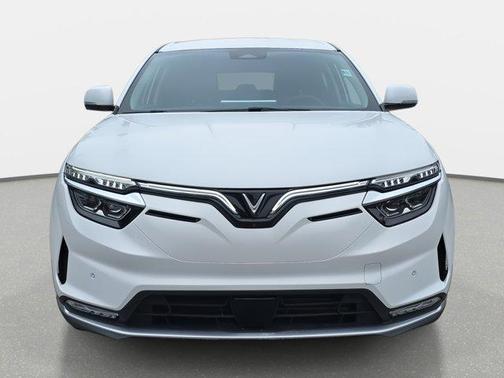 2025 VinFast VF 8 Eco