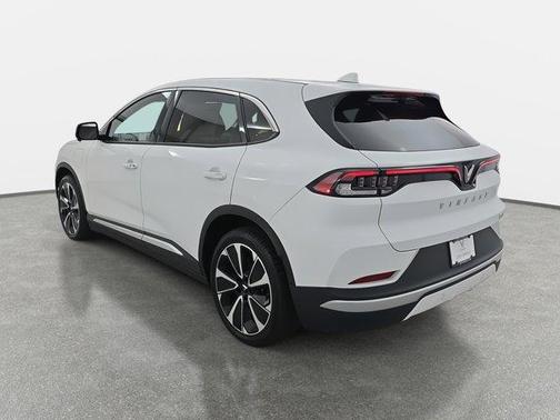 2025 VinFast VF 8 Plus