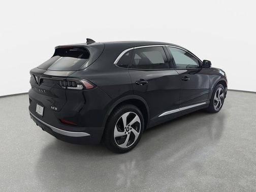 2025 VinFast VF 8 Eco