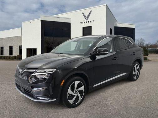 2025 VinFast VF 8 Eco