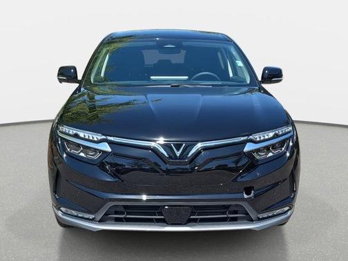2025 VinFast VF 8 Eco