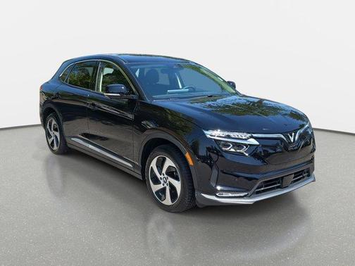 2025 VinFast VF 8 Eco