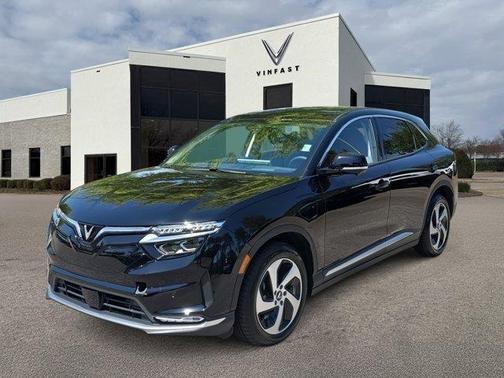 2025 VinFast VF 8 Eco