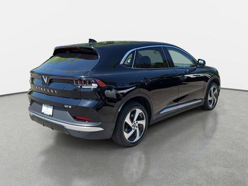 2025 VinFast VF 8 Eco