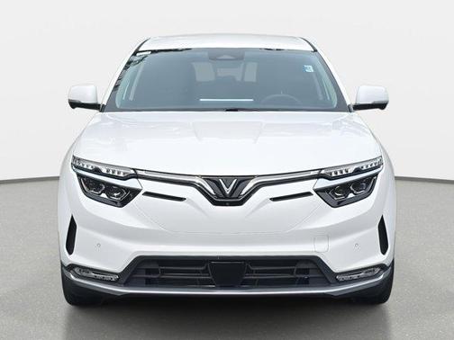 2025 VinFast VF 8 Eco