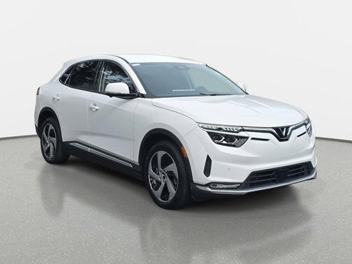 2025 VinFast VF 8 Eco