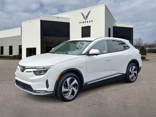 2025 VinFast VF 8 Eco