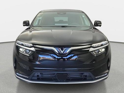 2025 VinFast VF 8 Eco