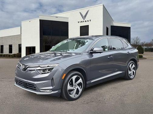 2025 VinFast VF 8 Eco