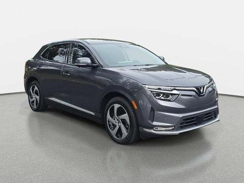 2025 VinFast VF 8 Eco