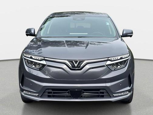 2025 VinFast VF 8 Eco