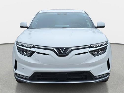 2025 VinFast VF 8 Plus