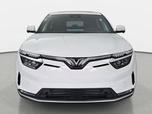 2025 VinFast VF 8 Plus