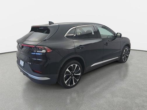 2025 VinFast VF 8 Plus