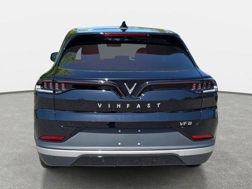2025 VinFast VF 8 Eco