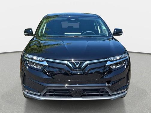 2025 VinFast VF 8 Eco