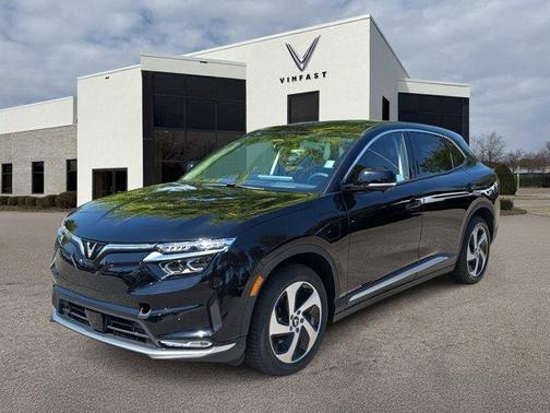2025 VinFast VF 8 Eco