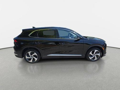 2025 VinFast VF 8 Eco