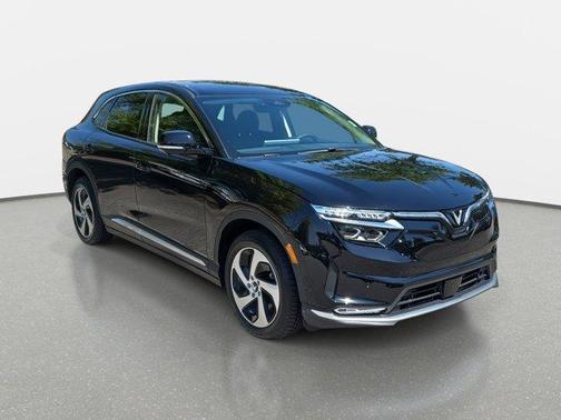 2025 VinFast VF 8 Eco